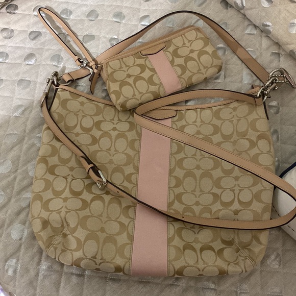 Coach crossbody or shoulder bag with matching billfold/wristlet - Picture 9 of 12